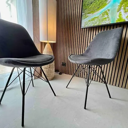 Schickes 1-zimmer Apartment, Nur 2 Min. Zum Rhein Kussaberg