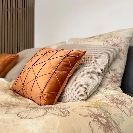 Schickes 1-zimmer Apartment, Nur 2 Min. Zum Rhein *